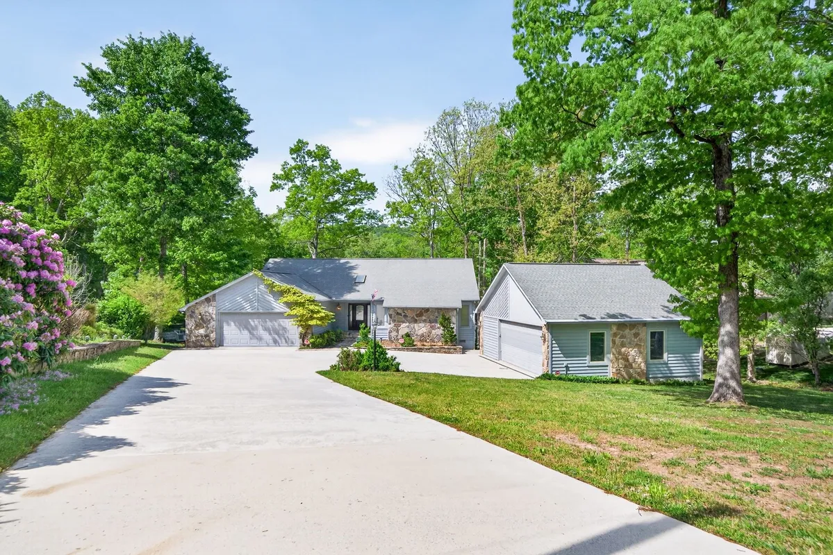 Property Slideshow image 1 of 59 | 167 markham ln, Crossville, TN, 38558