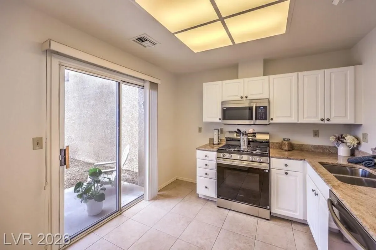 Property Slideshow image 1 of 25 | 8729 smokey dr, Las Vegas, NV, 89134