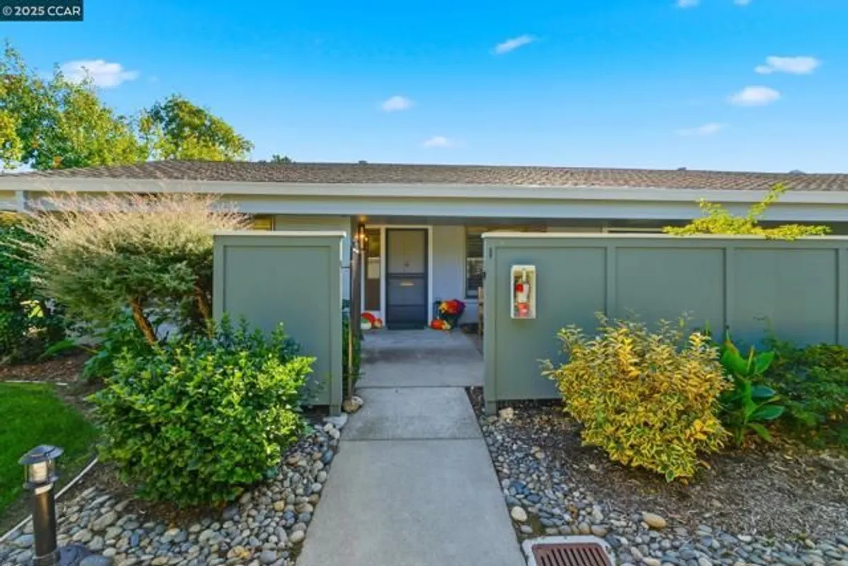 Property Slideshow image 1 of 29 | 2425 pine knoll dr 1, Walnut Creek, CA, 94595