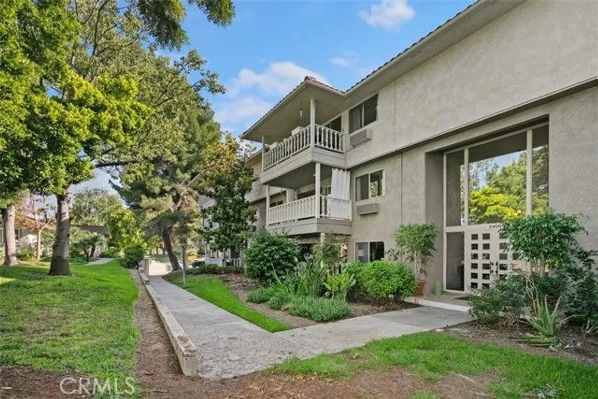 Property Slideshow image 1 of 25 | 2405 via mariposa 2g, Laguna Woods, CA, 92637