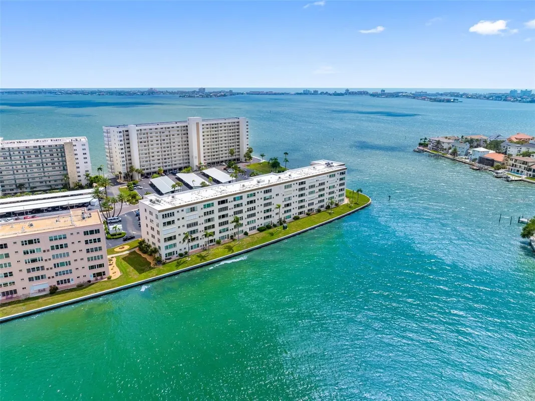 Property Slideshow image 1 of 80 | 6075 shore blvd 315, Gulfport, FL, 33707