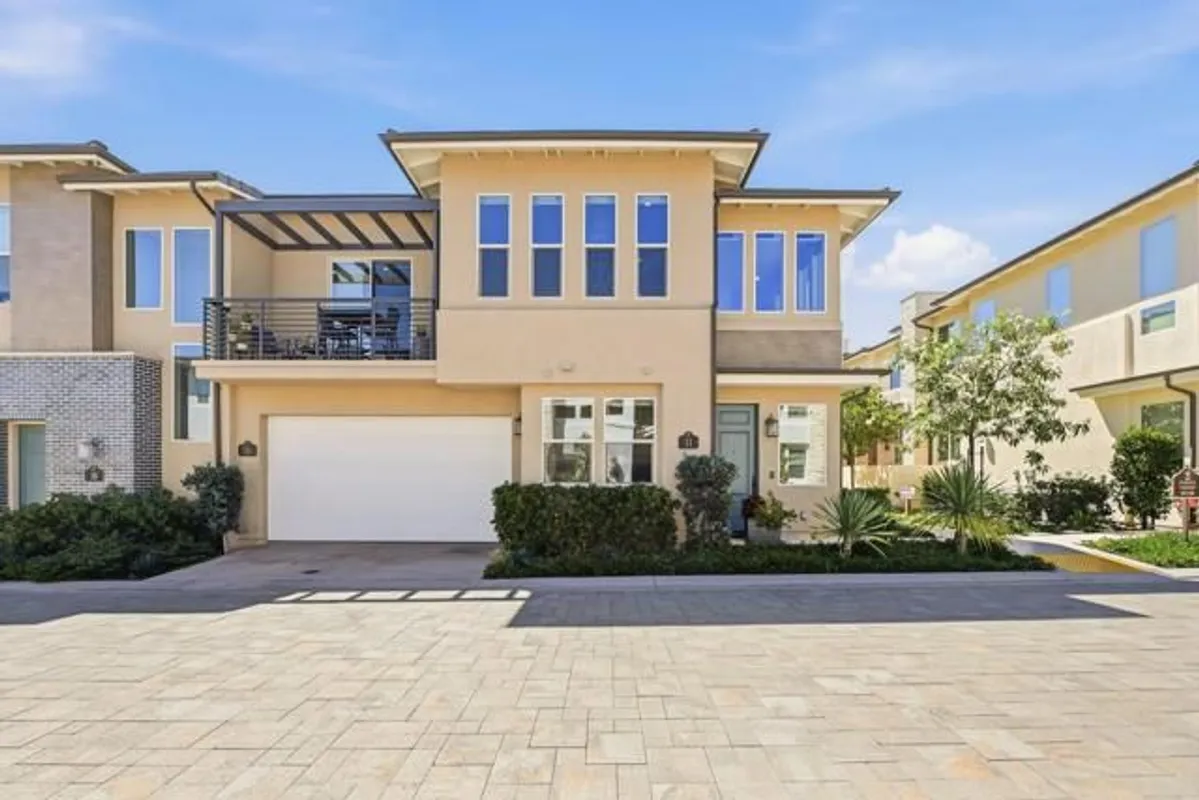 Property Slideshow image 1 of 32 | 16750 coyote bush dr 11, San Diego, CA, 92127