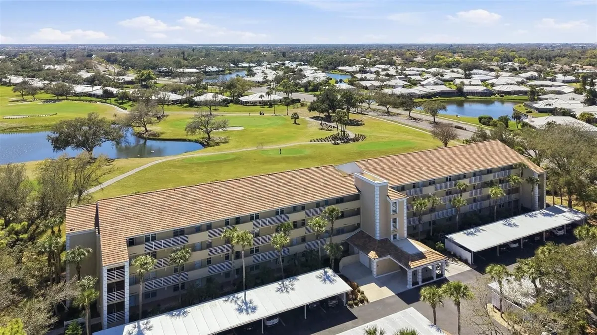 Property Slideshow image 1 of 55 | 813 wexford blvd 813, Venice, FL, 34293