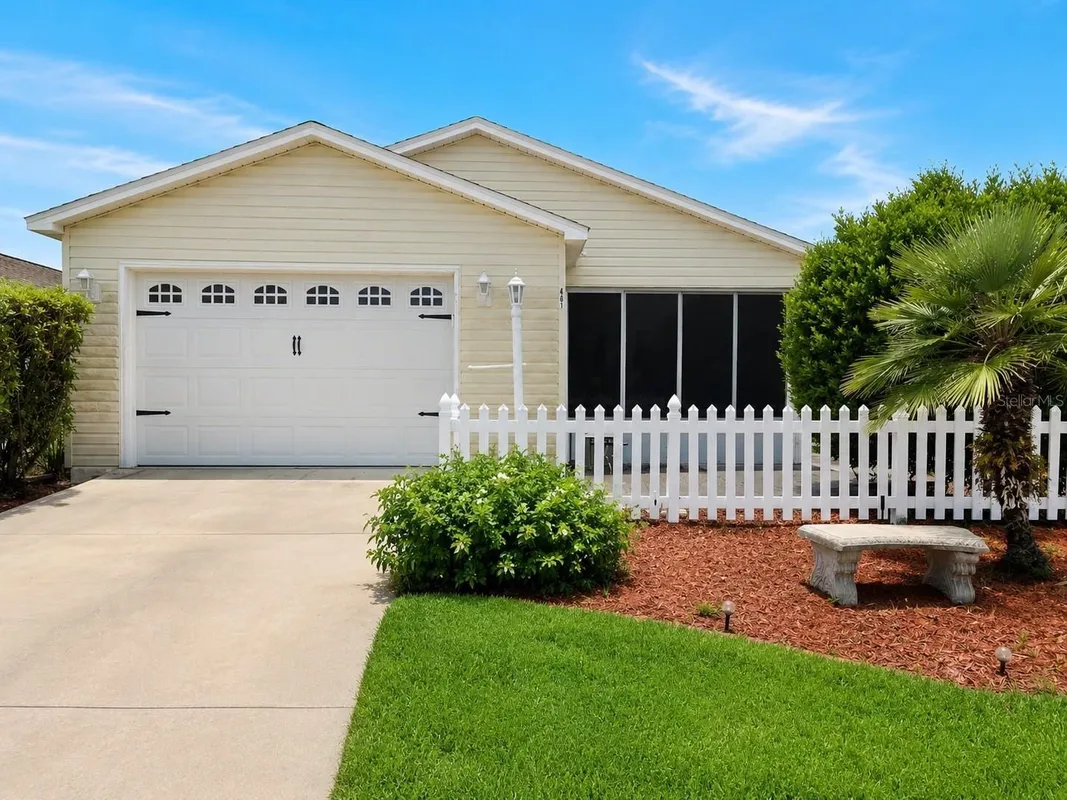 Property Slideshow image 1 of 12 | 481 hildalgo dr, The Villages, FL, 32159