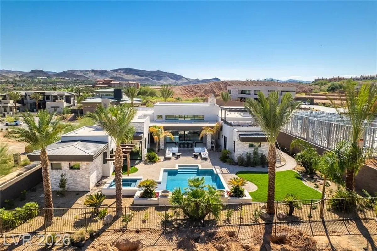 Property Slideshow image 1 of 51 | 40 reflection shores ln, Henderson, NV, 89011