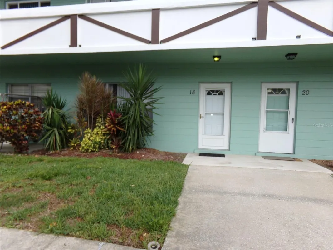 Property Slideshow image 1 of 31 | 2042 australia way 18, Clearwater, FL, 33763