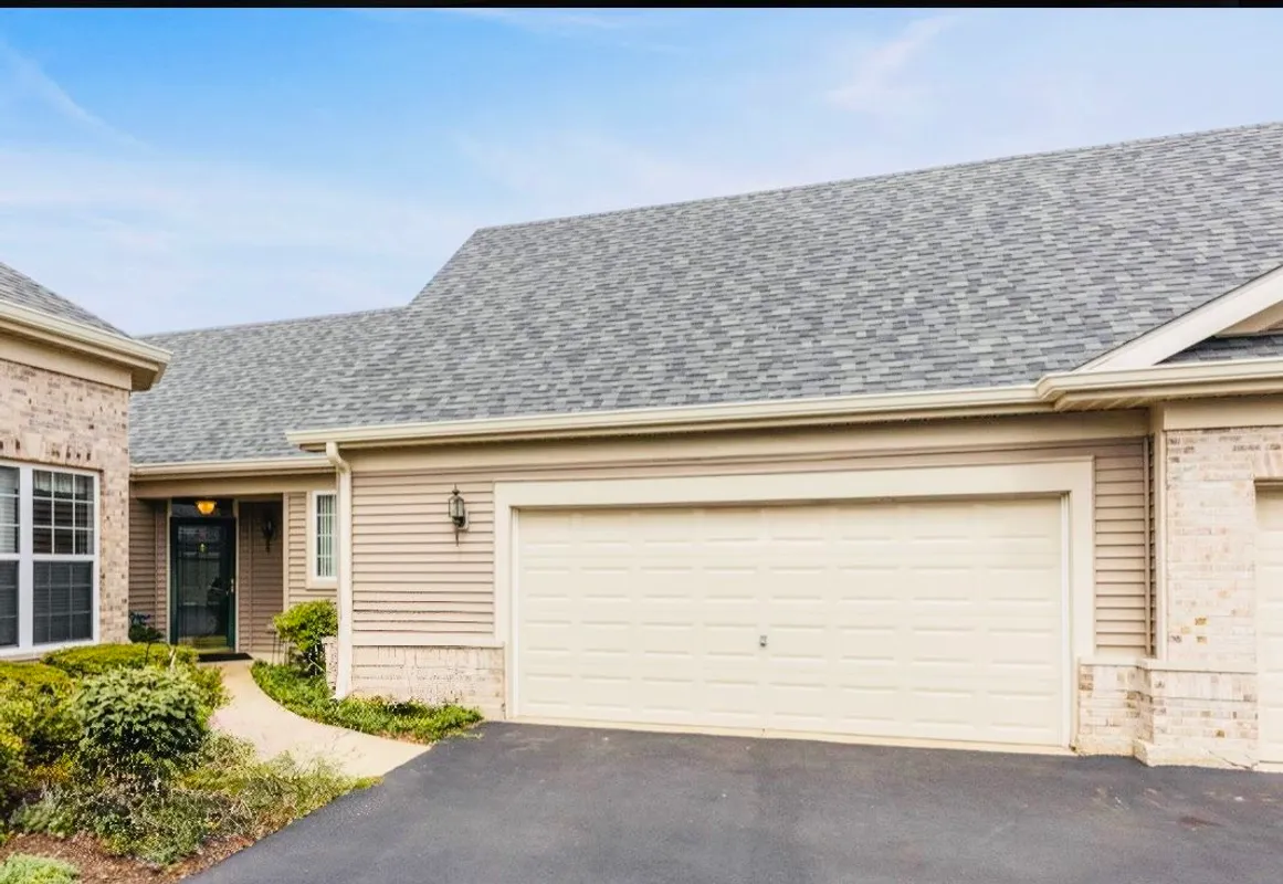 Property Slideshow image 1 of 24 | 21546 victory lake way, Crest Hill, IL, 60403