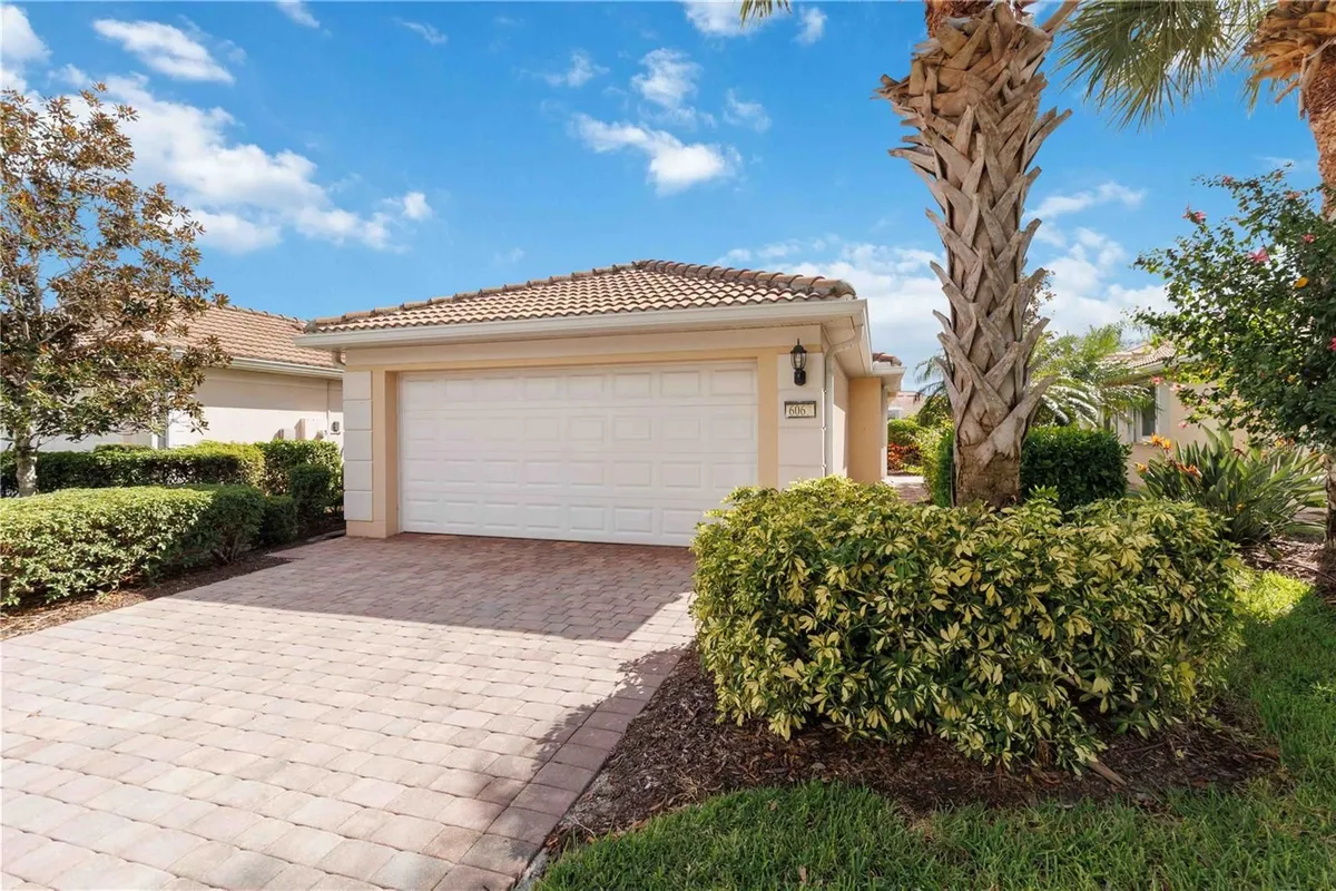 Property Slideshow image 1 of 62 | 6063 benevento dr, Sarasota, FL, 34238