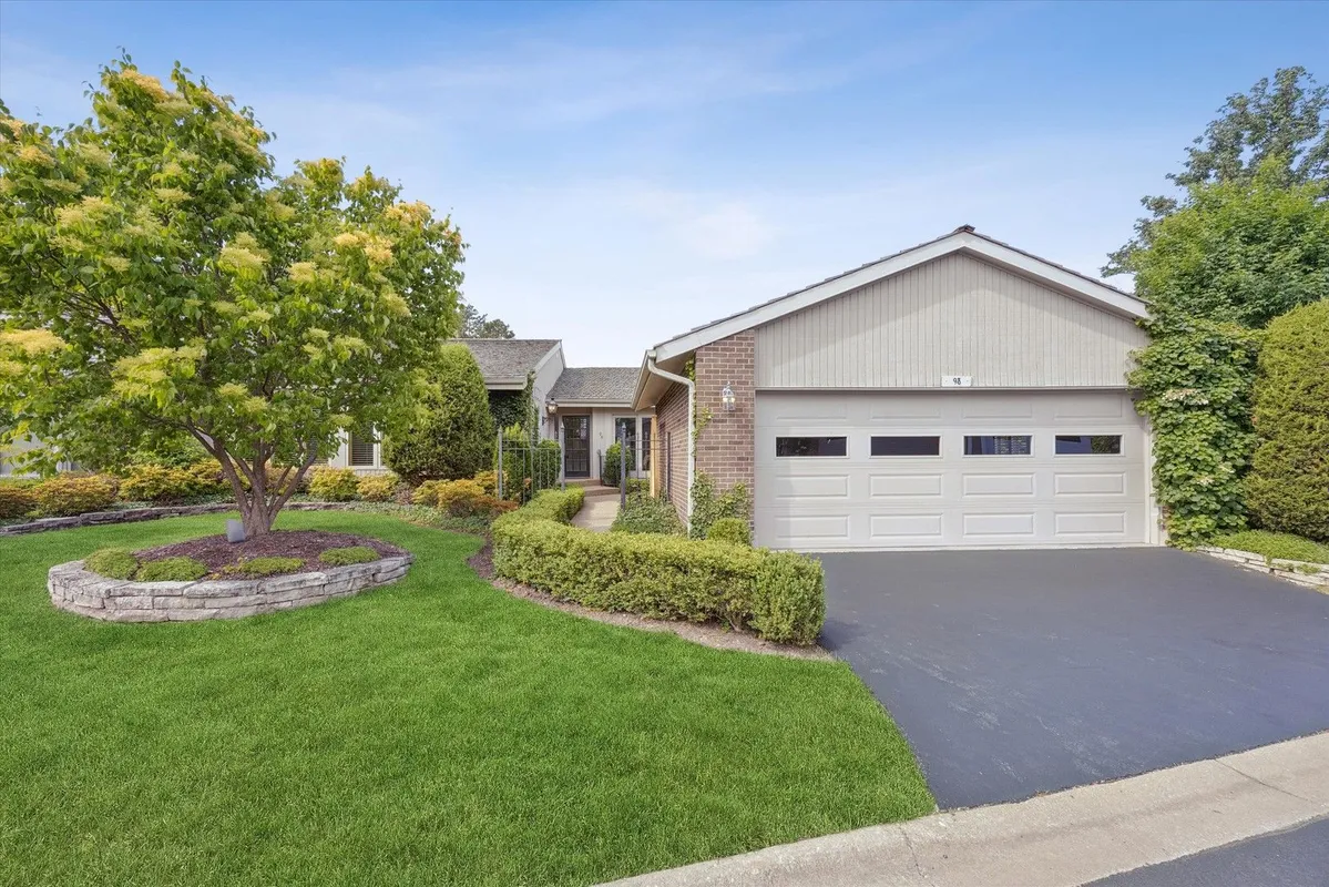 Property Slideshow image 1 of 20 | 98 briarwood cir, Oak Brook, IL, 60523