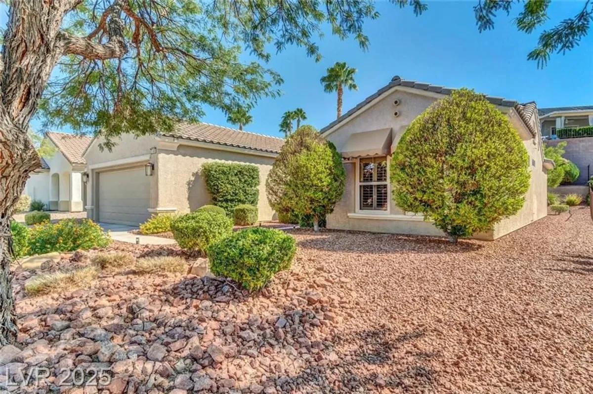 Property Slideshow image 1 of 37 | 1668 sebring hills dr, Henderson, NV, 89052
