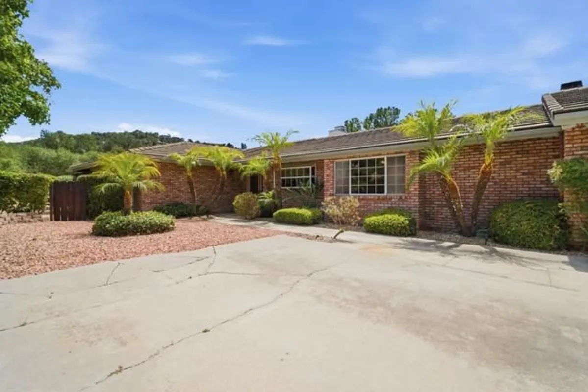 Property Slideshow image 1 of 37 | 28104 glenmeade way, Escondido, CA, 92026
