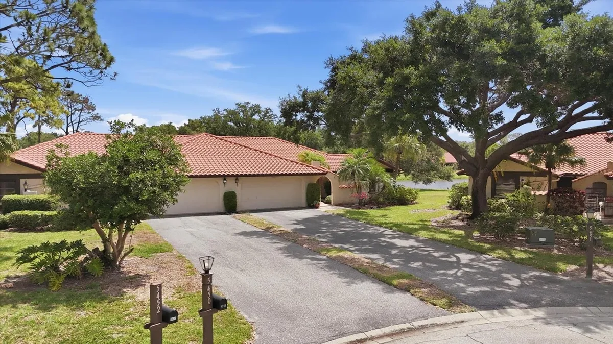 Property Slideshow image 1 of 45 | 5451 golf pointe dr v-225, Sarasota, FL, 34243
