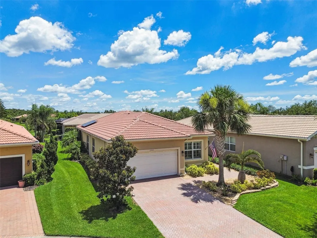 Property Slideshow image 1 of 30 | 5103 shady stone pl, Wimauma, FL, 33598