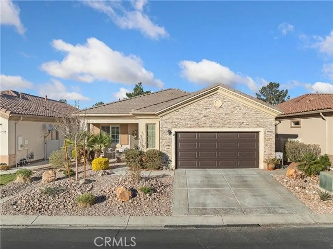 Property Slideshow image 1 of 46 | 19330 galloping hl, Apple Valley, CA, 92308