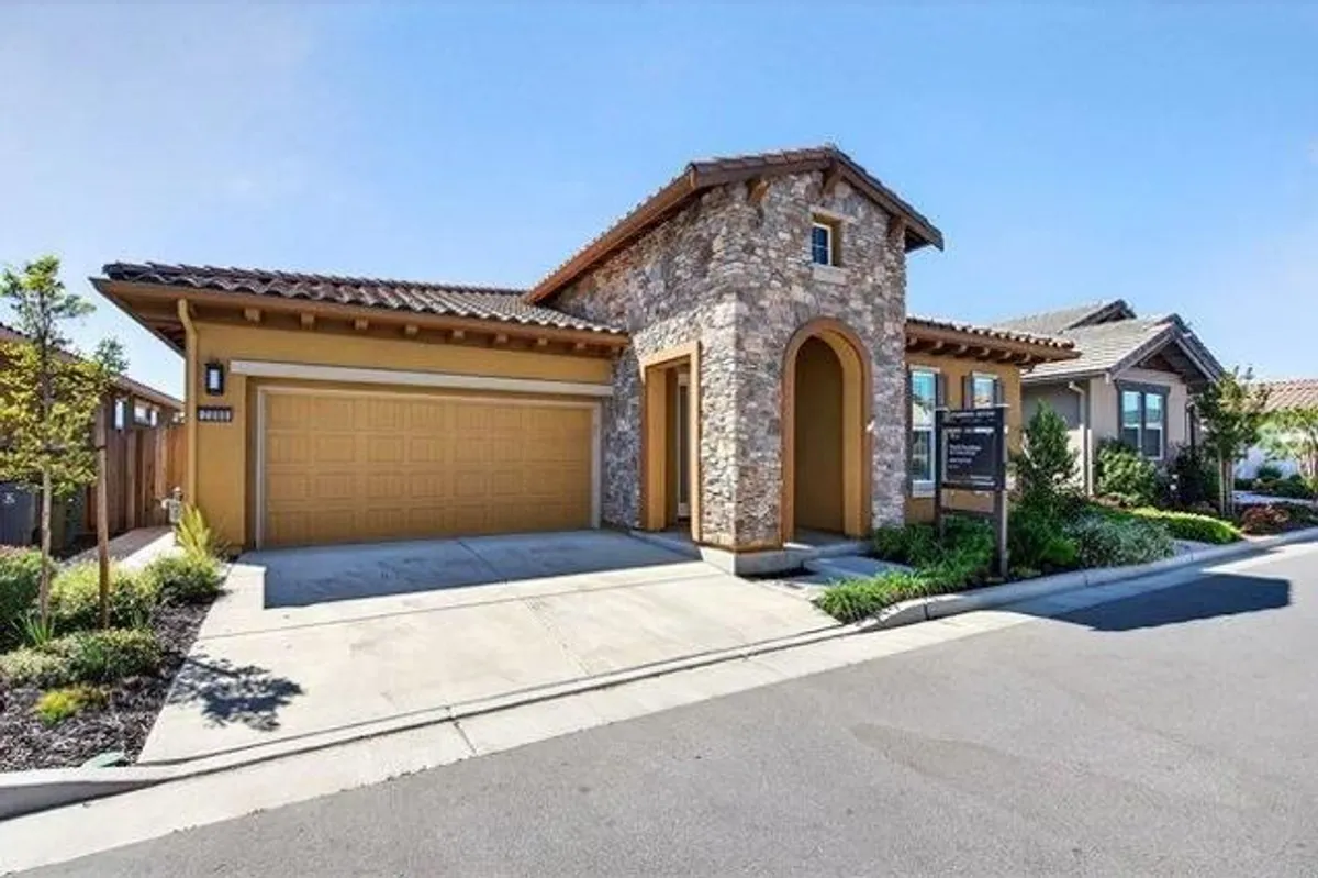 Property Slideshow image 1 of 33 | 2080 white oak dr, Hollister, CA, 95023