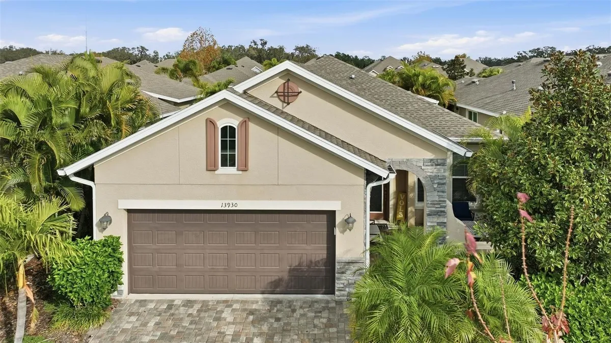 Property Slideshow image 1 of 42 | 13930 swallow hill dr, Lithia, FL, 33547