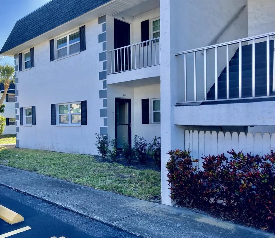 Property Slideshow image 1 of 19 | 304 47th avenue dr 307, Bradenton, FL, 34207