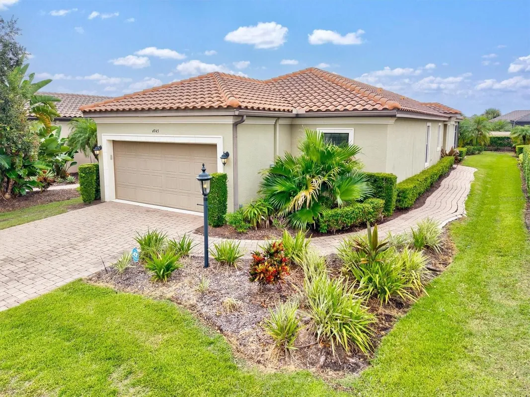 Property Slideshow image 1 of 96 | 4945 savona run, Bradenton, FL, 34211