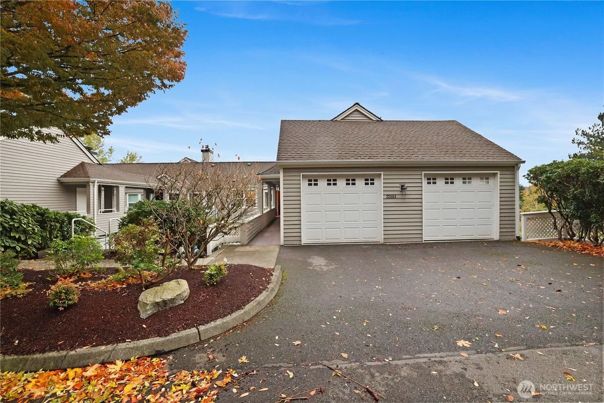 Property Slideshow image 1 of 27 | 22551 se 42nd ct # 2213, Issaquah, WA, 98029