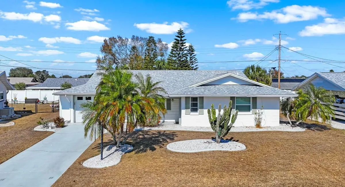 Property Slideshow image 1 of 48 | 703 torrey pines ave, Sun City Center, FL, 33573