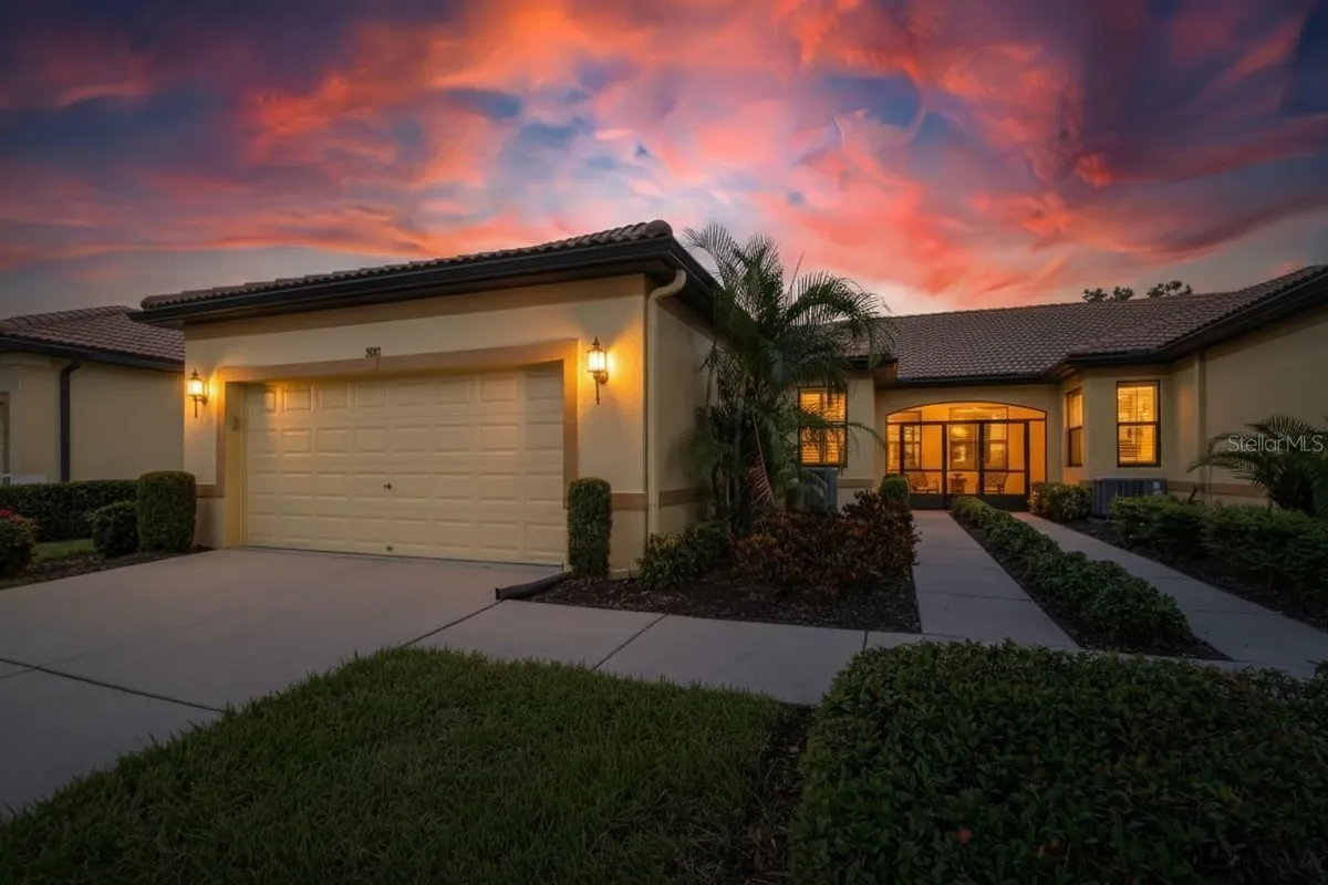 Property Slideshow image 1 of 58 | 307 bluewater falls ct, Apollo Beach, FL, 33572