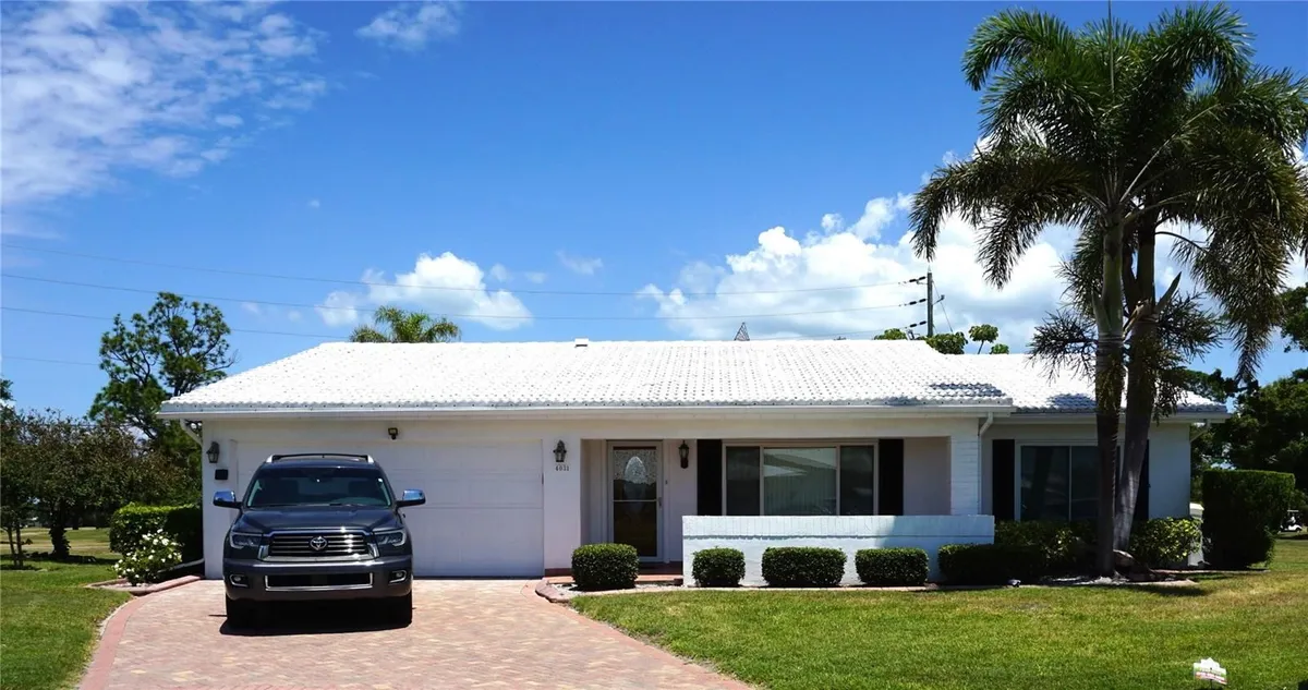 Property Slideshow image 1 of 40 | 4031 93rd ter 5, Pinellas Park, FL, 33782