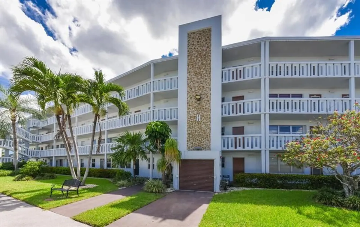 Property Slideshow image 1 of 28 | 3026 newport h # 3026, Deerfield Beach, FL, 33442
