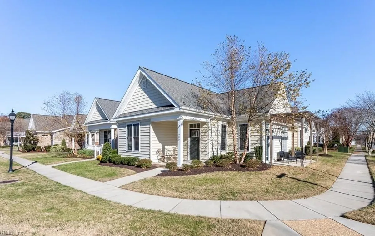 Property Slideshow image 1 of 39 | 200 durham st, Smithfield, VA, 23430