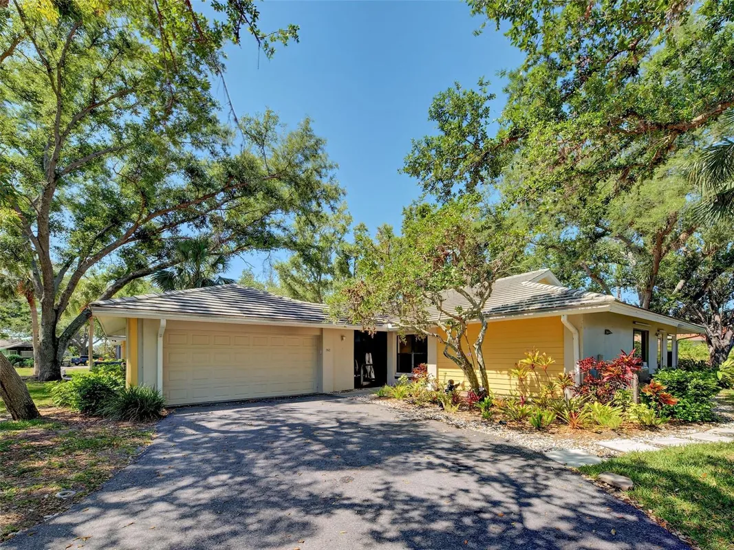 Property Slideshow image 1 of 68 | 263 southampton dr # 301, Venice, FL, 34293