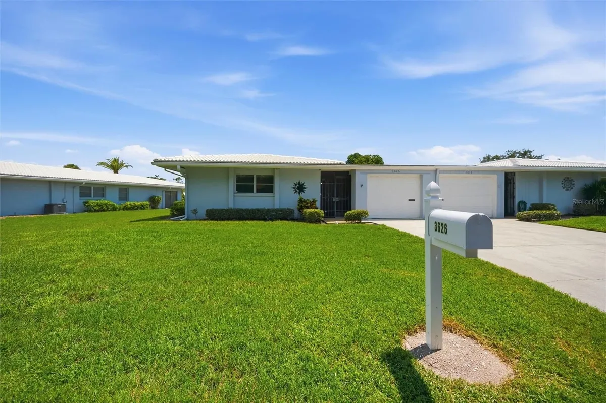Property Slideshow image 1 of 68 | 3626 medford ln 1537, Sarasota, FL, 34232