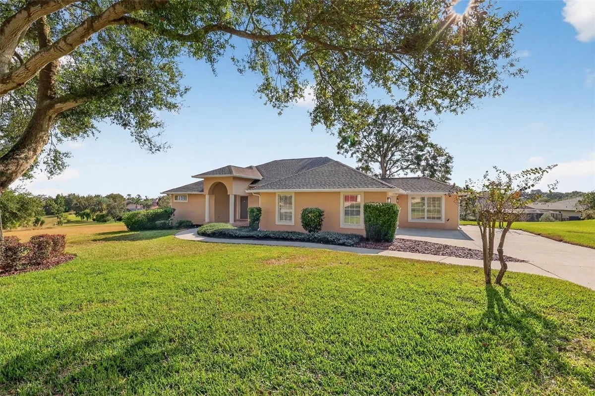 Property Slideshow image 1 of 46 | 5524 saddleback ct, Lady Lake, FL, 32159