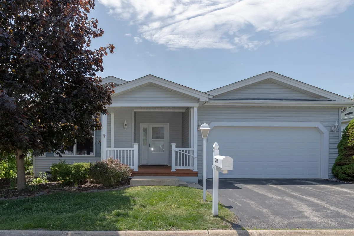 Property Slideshow image 1 of 31 | 212 rodeo dr 2179, Grayslake, IL, 60030