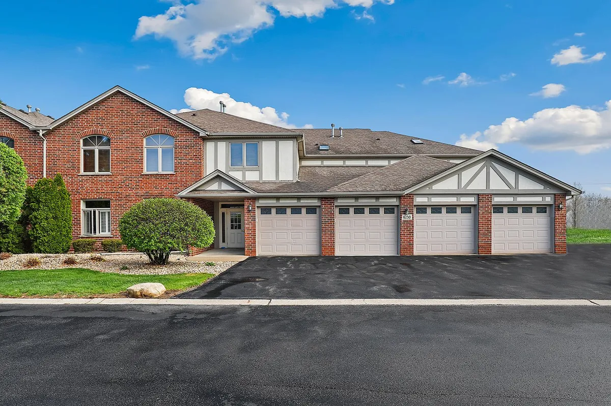 Property Slideshow image 1 of 14 | 6230 misty pines dr 1, Tinley Park, IL, 60477