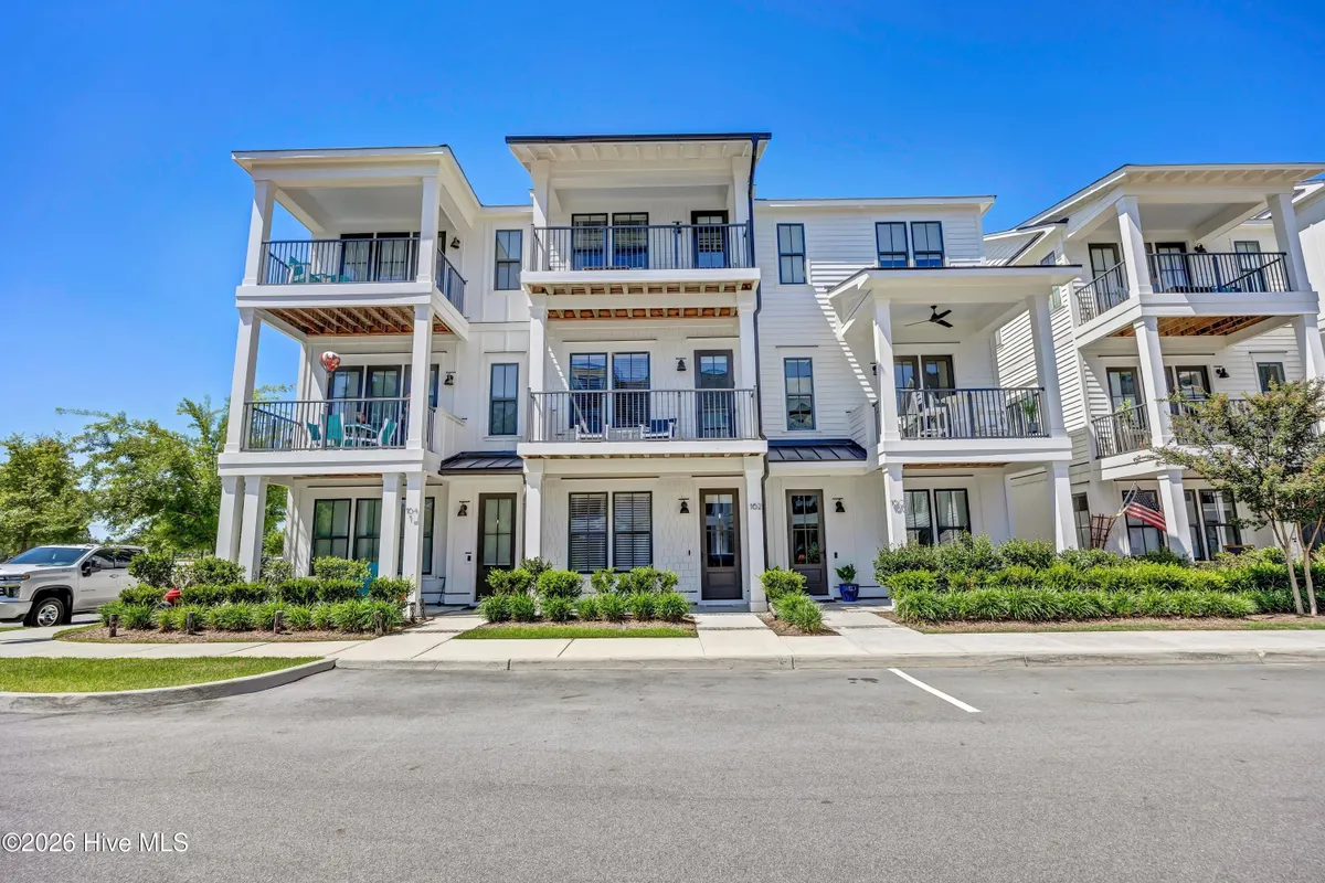 Property Slideshow image 1 of 67 | 162 dugger ln, Wilmington, NC, 28412
