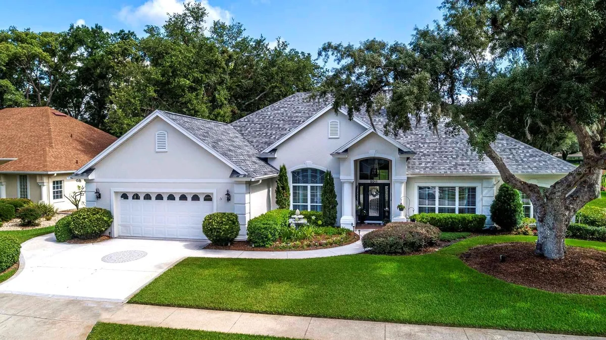 Property Slideshow image 1 of 50 | 5011 greenbriar trl, Mount Dora, FL, 32757