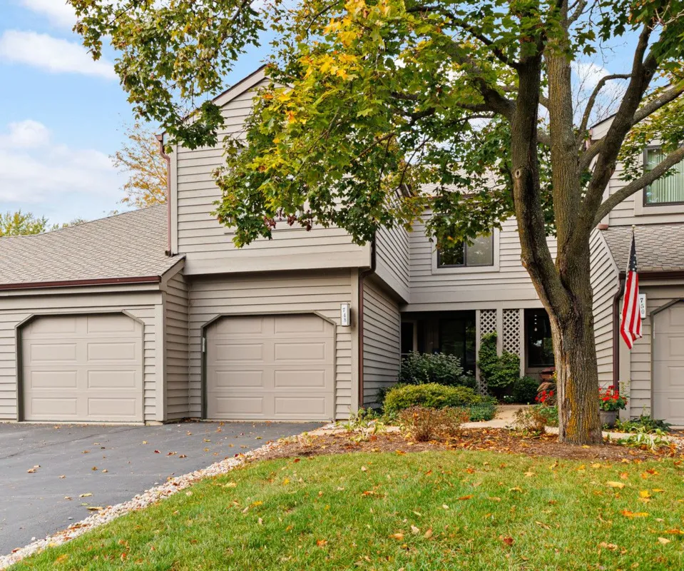 Property Slideshow image 1 of 26 | 748 shoreline rd, Lake Barrington, IL, 60010