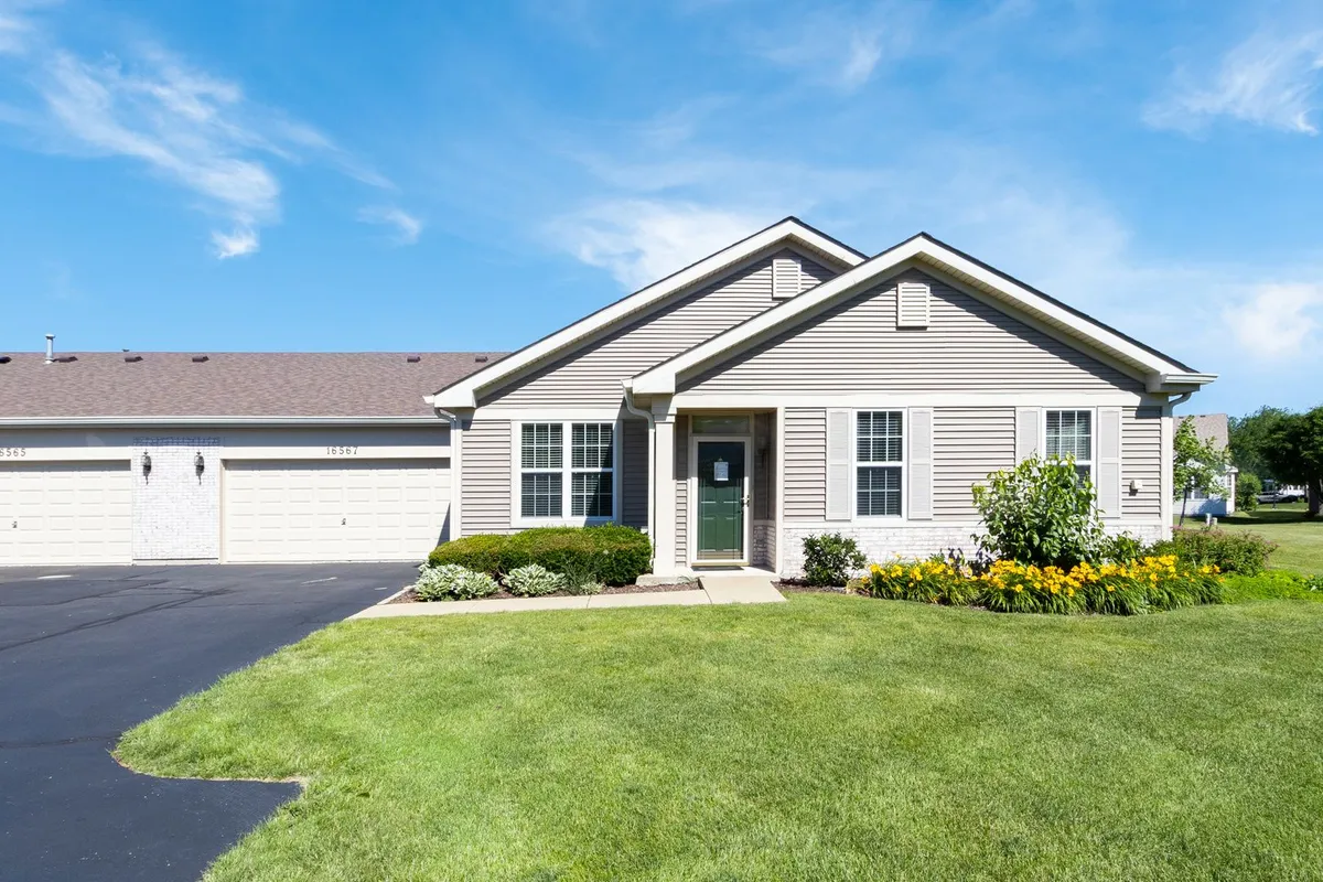 Property Slideshow image 1 of 21 | 16567 buckner pond way, Crest Hill, IL, 60403