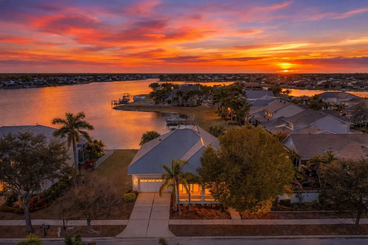 Property Slideshow image 1 of 42 | 423 manns harbor dr, Apollo Beach, FL, 33572