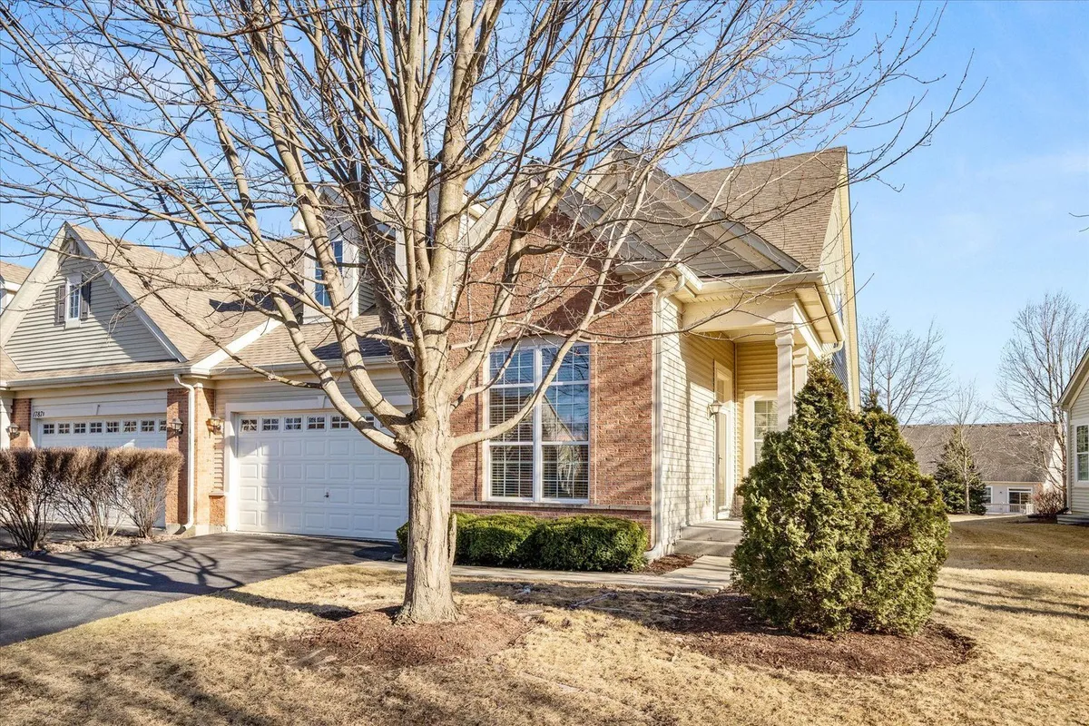 Property Slideshow image 1 of 28 | 1787 glenwood cir a, Sugar Grove, IL, 60554