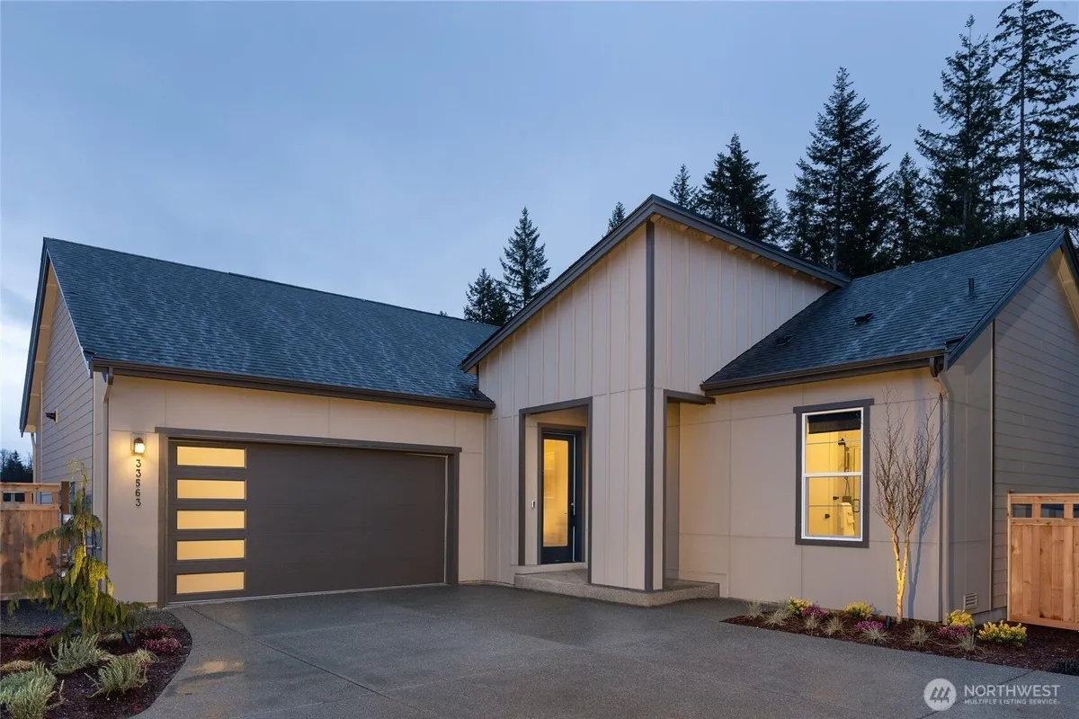 Property Slideshow image 1 of 21 | 33563 douglas ave 10, Black Diamond, WA, 98010