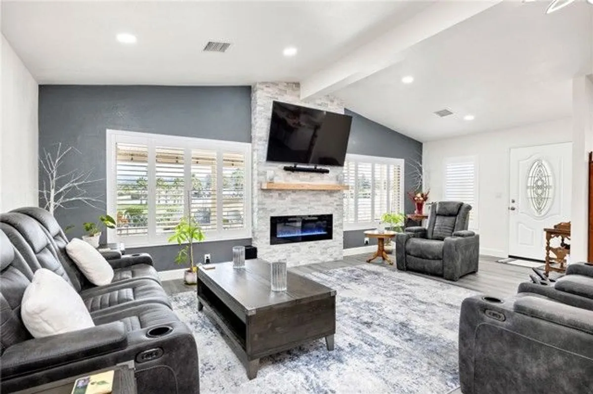 Property Slideshow image 1 of 52 | 1612 brentwood way, Hemet, CA, 92545