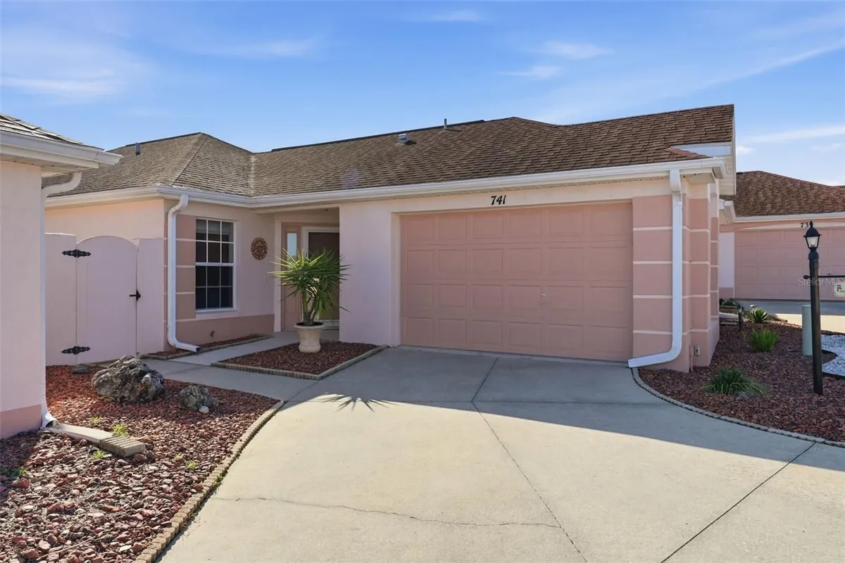Property Slideshow image 1 of 30 | 741 hernandez dr, Lady Lake, FL, 32159