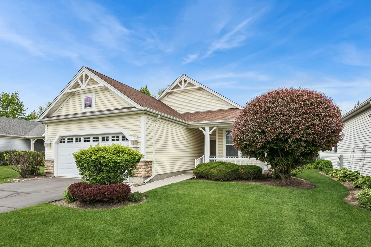 Property Slideshow image 1 of 20 | 11742 nottingham dr, Huntley, IL, 60142