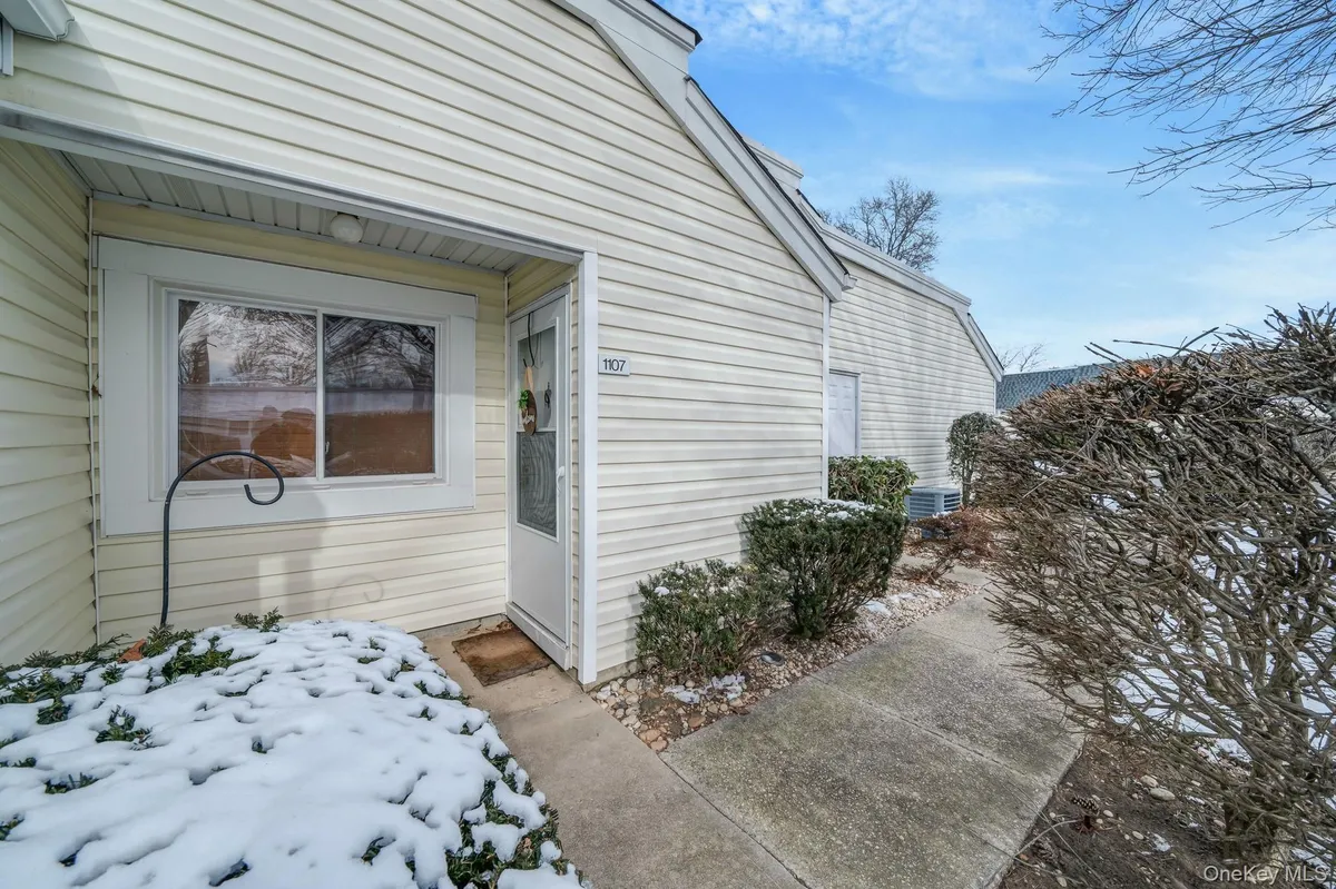 Property Slideshow image 1 of 27 | 1107 cabot ct n, Saint James, NY, 11780