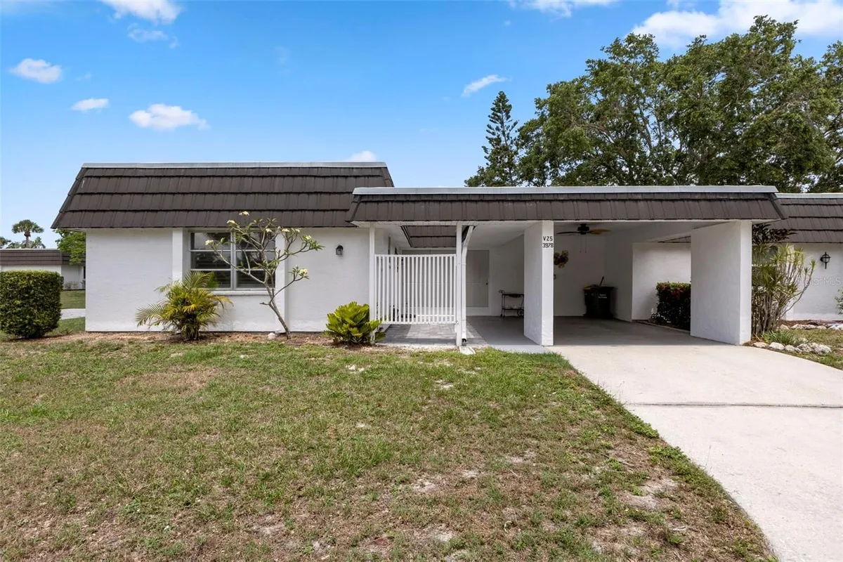 Property Slideshow image 1 of 18 | 3978 overlook bnd # 25, Sarasota, FL, 34232