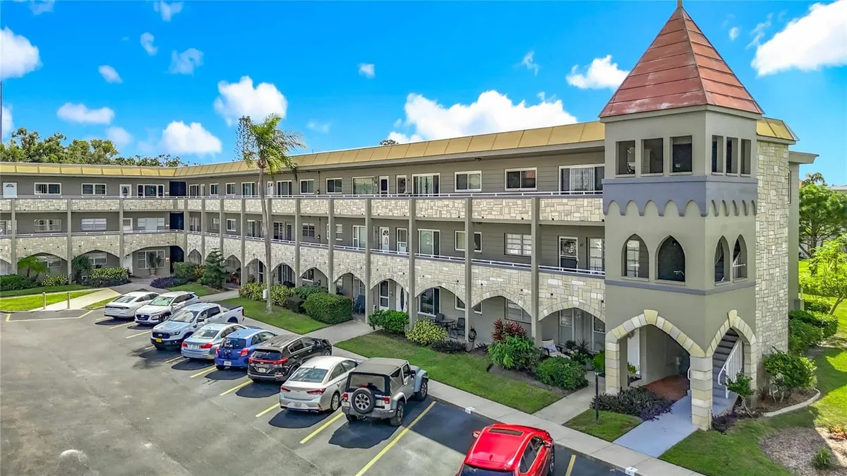 Property Slideshow image 1 of 31 | 2461 canadian way 45, Clearwater, FL, 33763