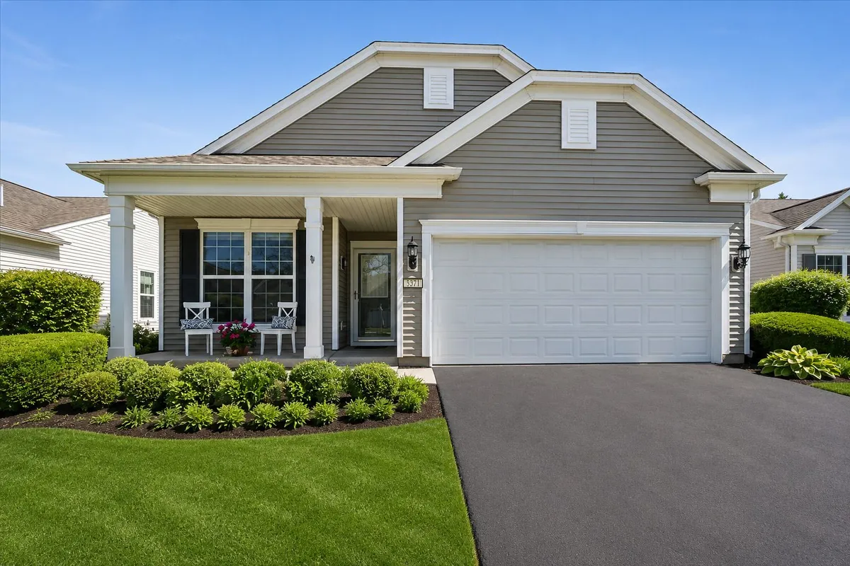 Property Slideshow image 1 of 16 | 3371 bagatelle ln, Mundelein, IL, 60060