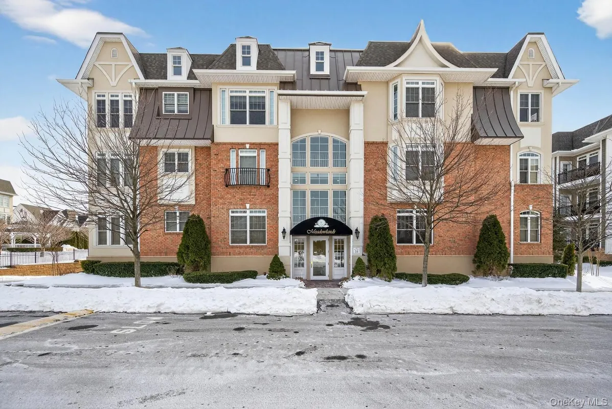 Property Slideshow image 1 of 35 | 366 roosevelt way, North Hempstead, NY, 11590