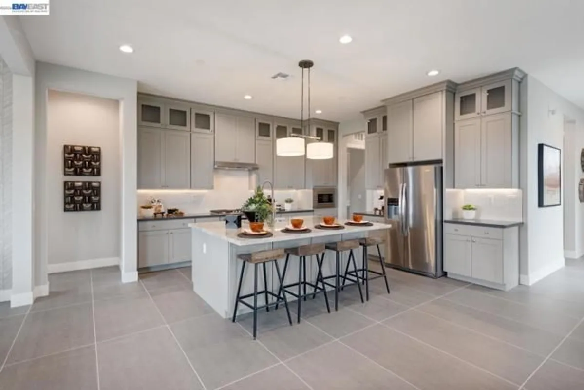 Property Slideshow image 1 of 94 | 1288 parkcrest cir, Manteca, CA, 95336