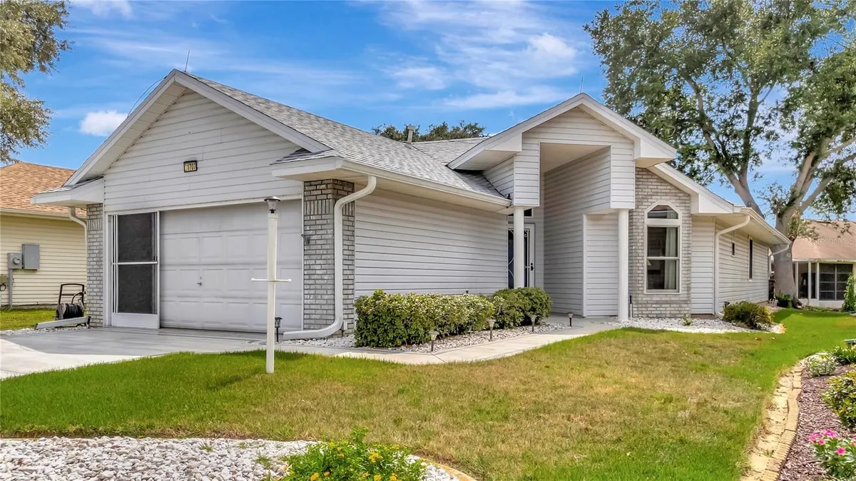 Property Slideshow image 1 of 37 | 21707 queen mary ct, Leesburg, FL, 34748